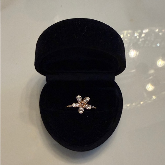 Pandora Rose Gold Dazzling Daisy Flower Ring!! - Picture 3 of 4